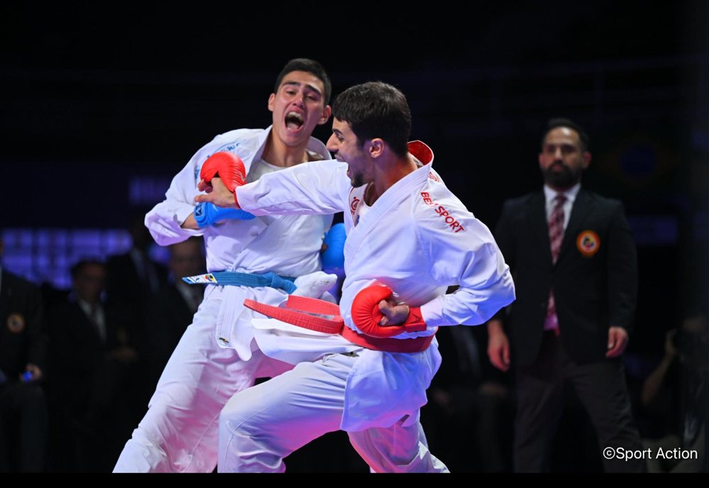 Deux karatékas en karategi Best Sport en combat